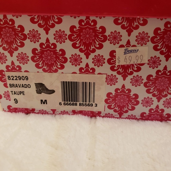 Wanted Taupe Bravado Ankle Boots w/side holes NIB! - Picture 6 of 8